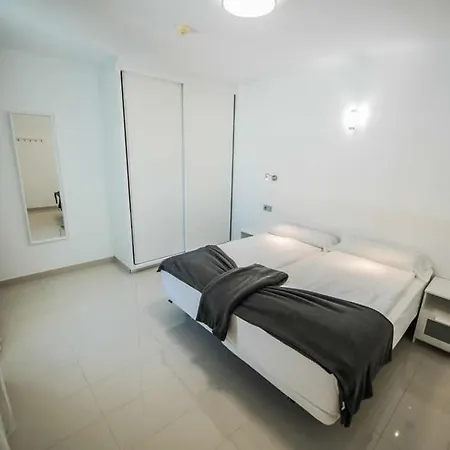 Lägenhetshotell Bahia Calma 4*