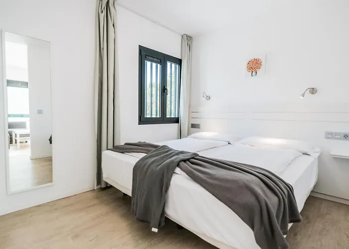 Bahia Calma Aparthotel 4*