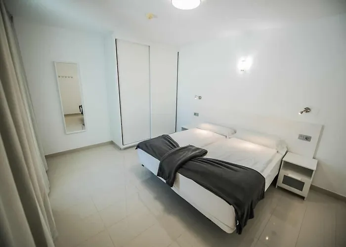 Aparthotel Bahia Calma 4*